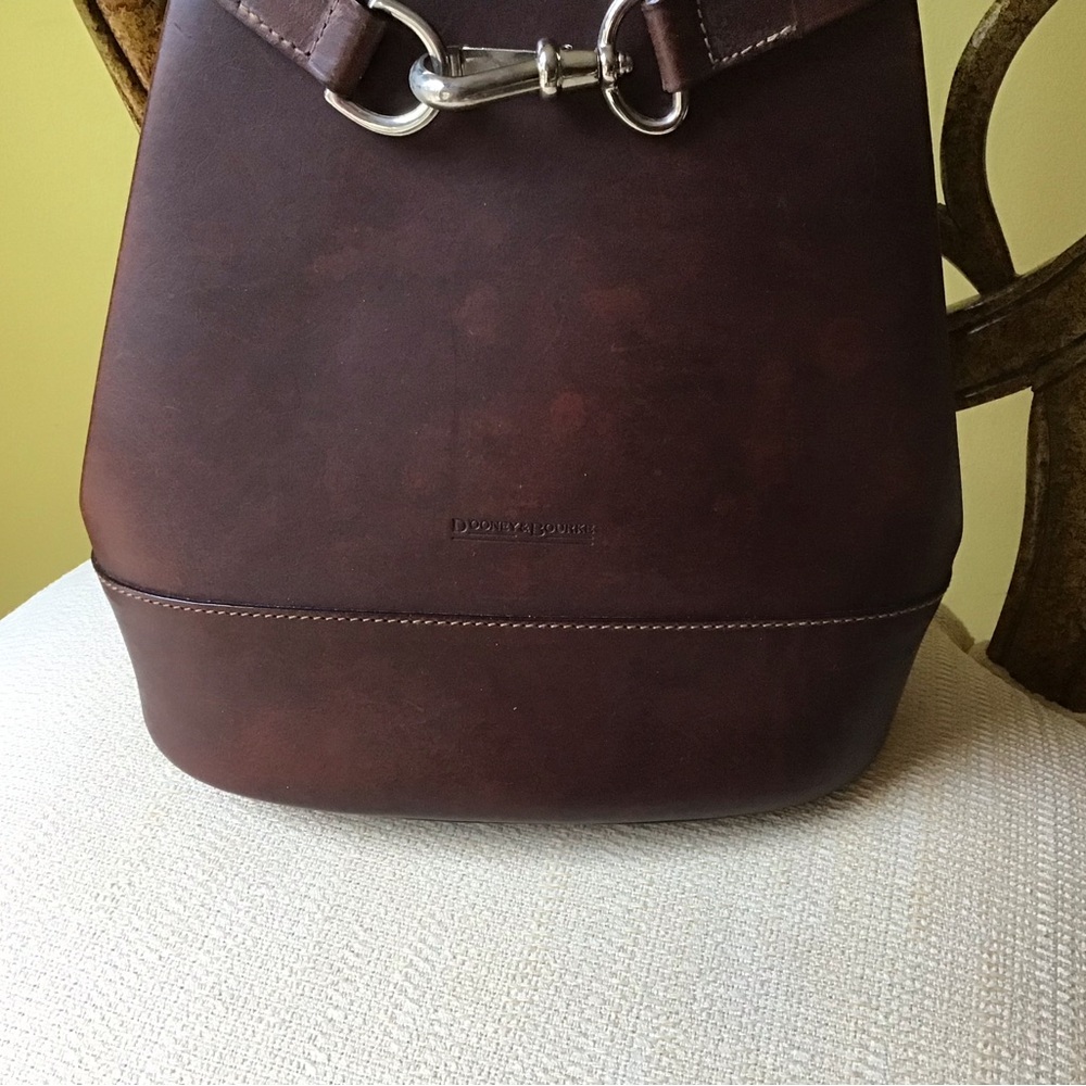 Dooney & Bourke Alto Brown Leather Backpack with High-Quality Finish - Picture 4 of 10